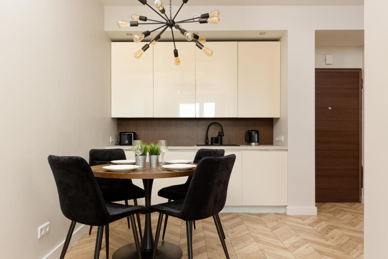 Platinum Towers With Parking By Renters Prestige Apartament